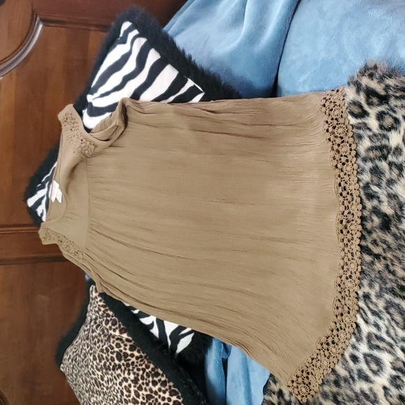 Top - Picture 2 of 3